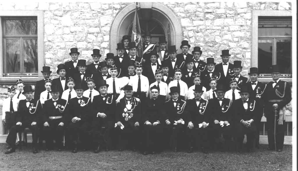 Unsere ersten Jungschützen im Jahre 1958: Herbert Cormann, Alo Stickelmann, Hubert Goor, Hubert Aussems, Hans Aussems, Gerd Aussems, Helmut Homburg, Willy Offermann, Leo Sartenaer, Hans-Joseph Hick, Bruno Hellemanns, Erwin Offermann (v.l.n.r.)